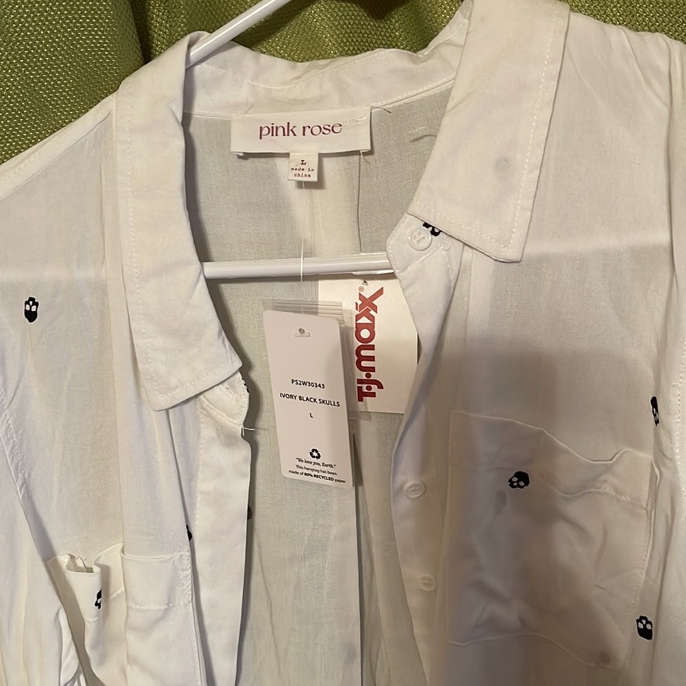 Nwt Skull Button Down - image 4